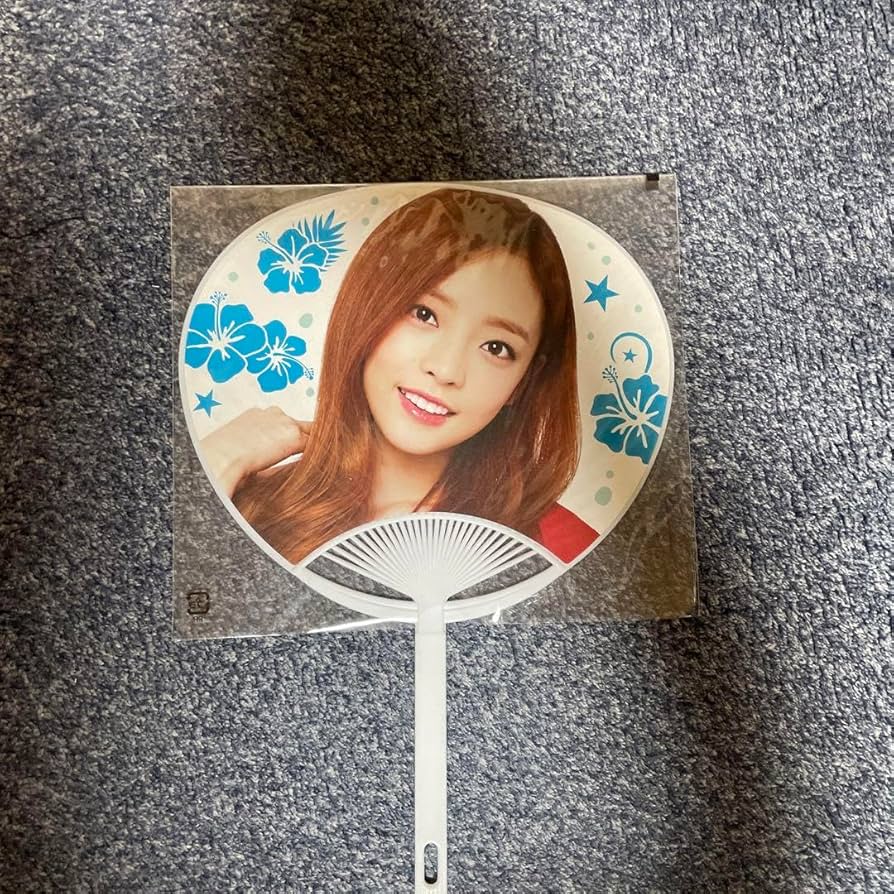 Amazon.co.jp: KARA KARASIA ハラ ミニうちわ 団扇 : おもちゃ